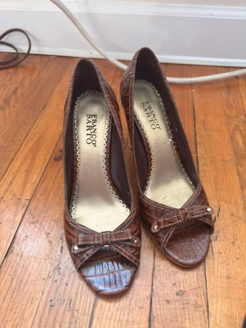 Frank Sarto Crocodile heels size 9